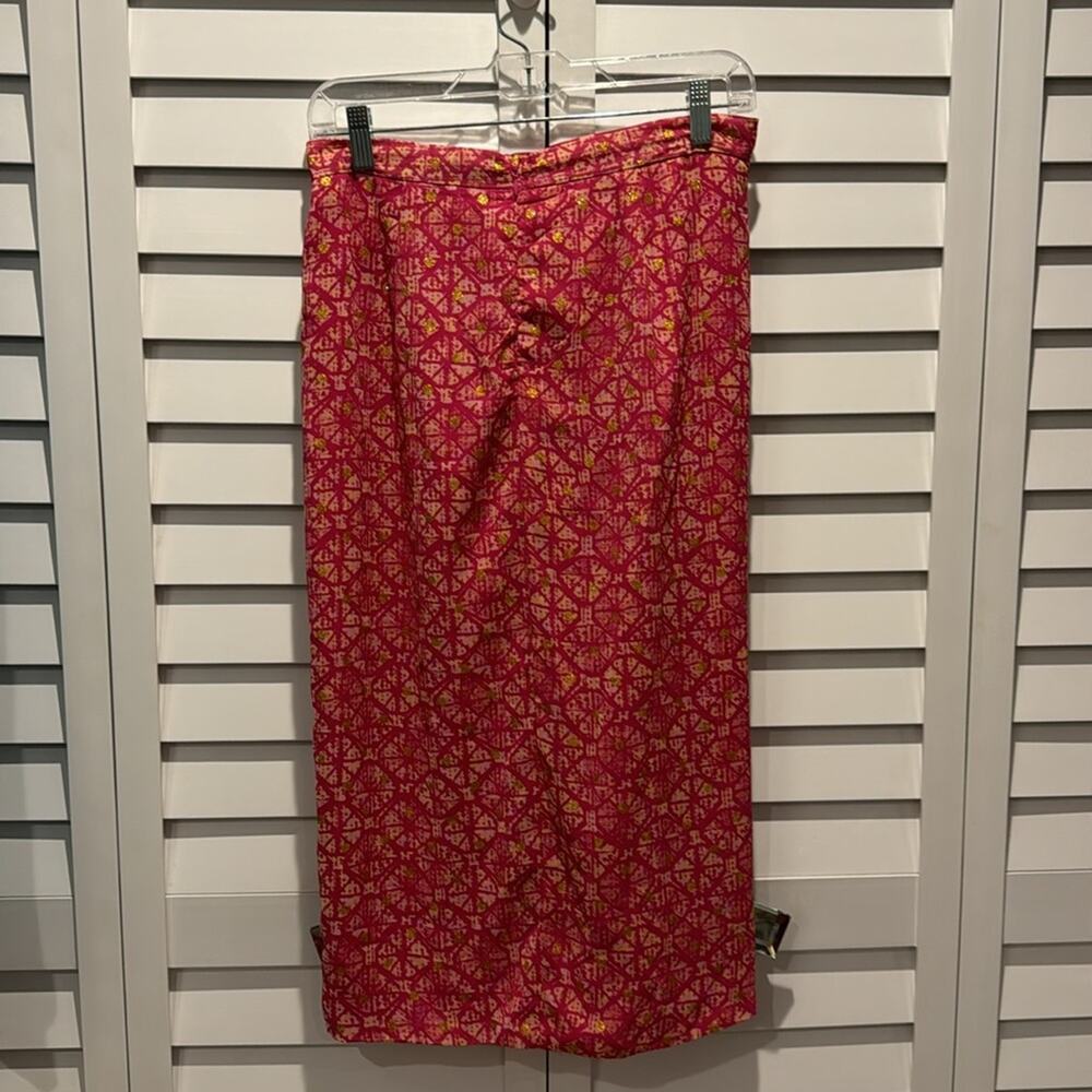 Aqua NWT Pink/ Gold Metallic printed lined Wrap Skirt size M. 100% Polyester. - Picture 9 of 10